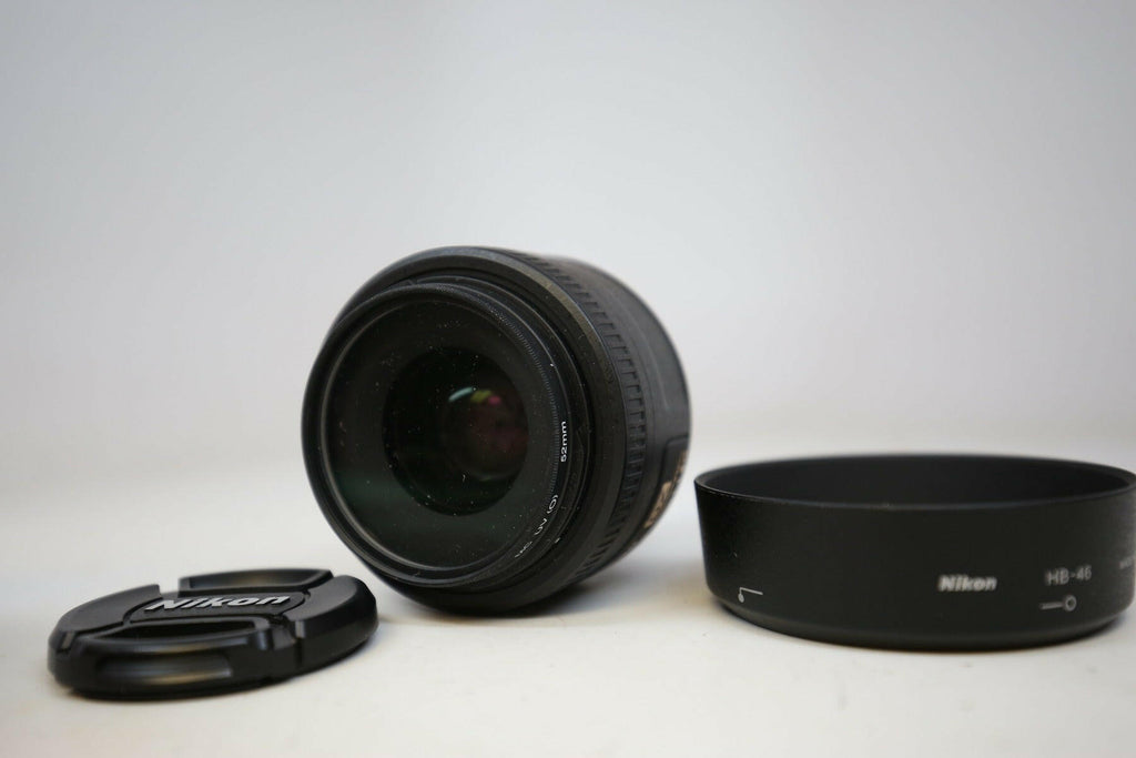 中古美品 Nikon DX AF-ＳNIKKOR 35mm f/1.8Ｇ Amazon.com : Nikon AF-S DX NIKKOR 35mm f/1.8G Lens with Auto